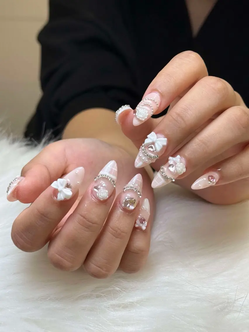 ネイル グラデーション キラキラネイル ワンカラーネイル 冬ネイル Jenn Nail Salonのネイルデザイン