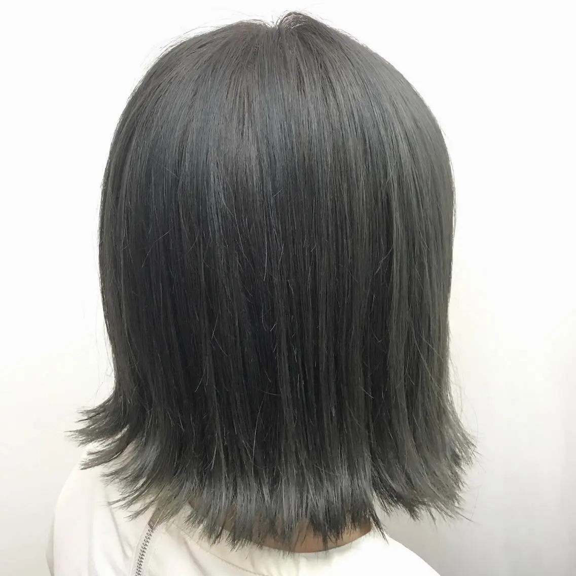 ショート カラー ヘアアレンジ ブリーチ ボブ 外ハネヘア 松田 類生のヘアスタイル