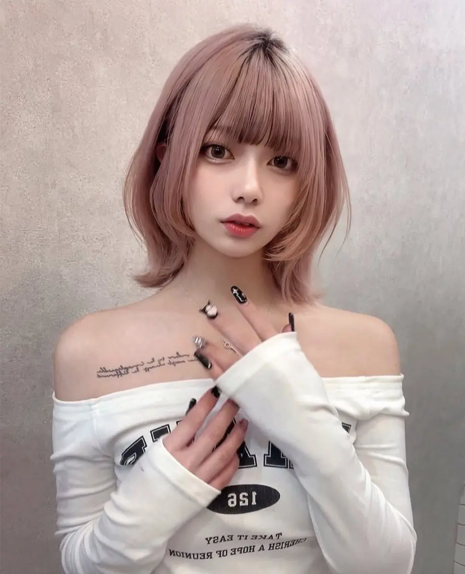 ミディアム ボブレイヤー ボブ 顔周りカット 髪質改善 韓国風ヘア カット ヘアカラー トリートメント Lond  mare 🦋ayana🦋のヘアスタイル