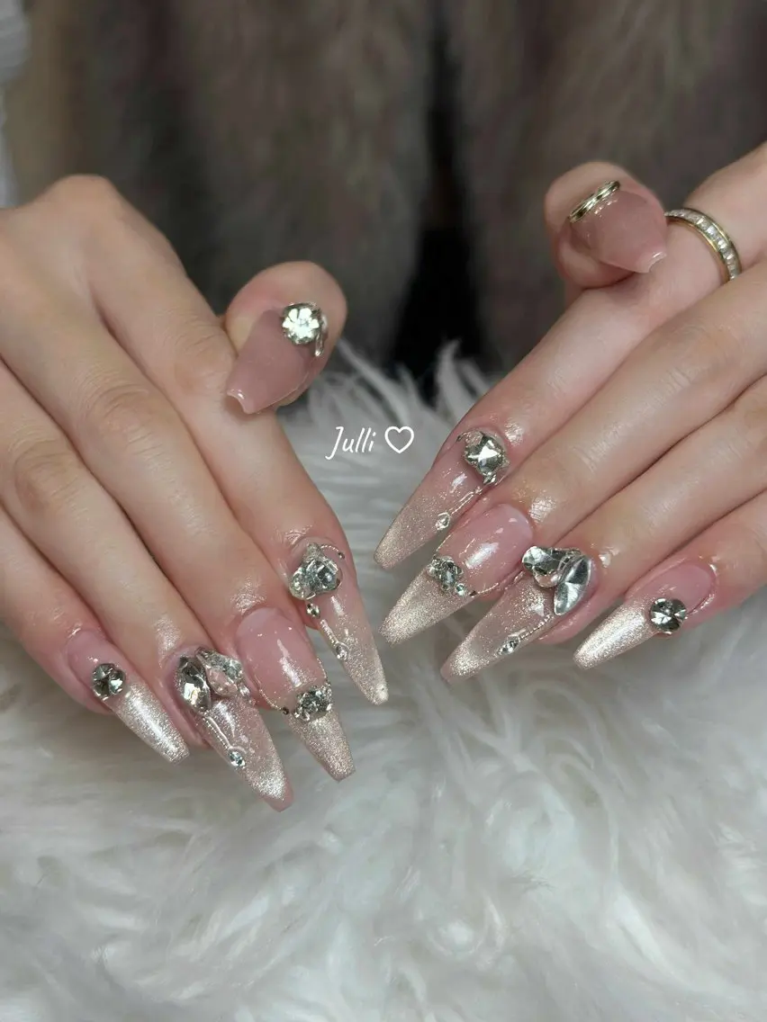 ネイル フレンチネイル ジェルネイル キラキラネイル 韓国ネイル マグネットネイル Julli NailStudioのネイルデザイン