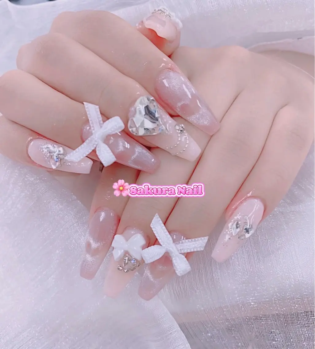 ネイル アートネイル オーロラネイル ボルドー チークネイル フレンチネイル ハンドネイル Sakura Nail Salonのネイルデザイン