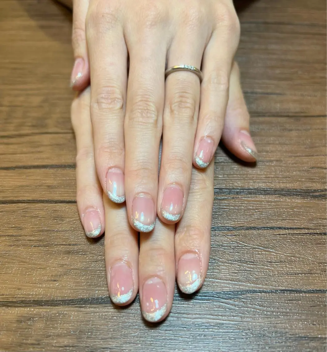 大人のオンナ🪩✴︎゜【マグネットフレンチ】クリアベース※ケア付き/色変えOK🎨の写真