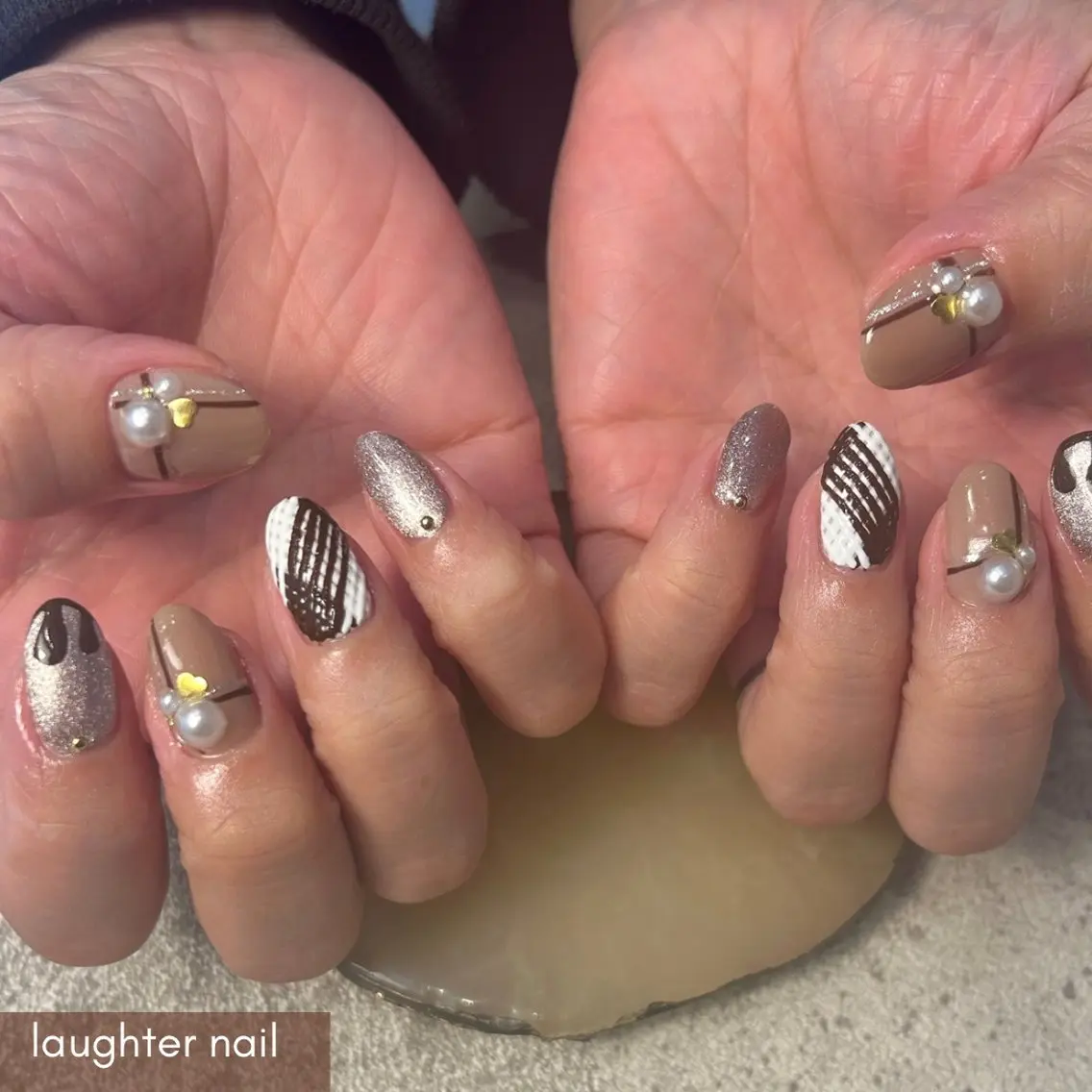 ネイル アートネイル 長さ出し ジェルネイル マグネットネイル 持ち込み ハンドネイル laughter nailのネイルデザイン
