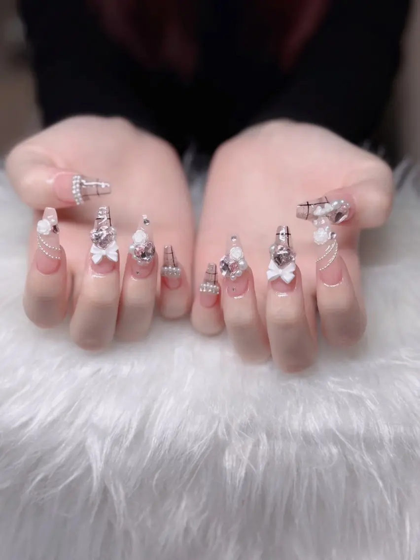ネイル オーロラネイル フレンチネイル ジェルネイル ハロウィン キラキラネイル ハンドネイル H.baby Nail Salonのネイルデザイン