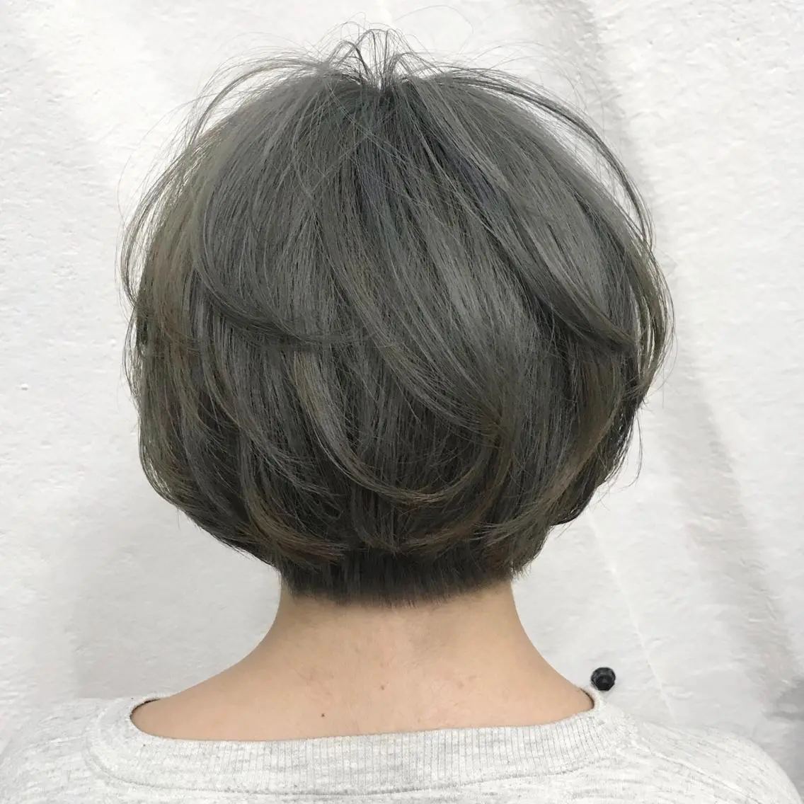 ショート カラー アッシュ ブリーチ ショートヘア K-POP好き美容師 🇰🇷Kai.Yのヘアスタイル