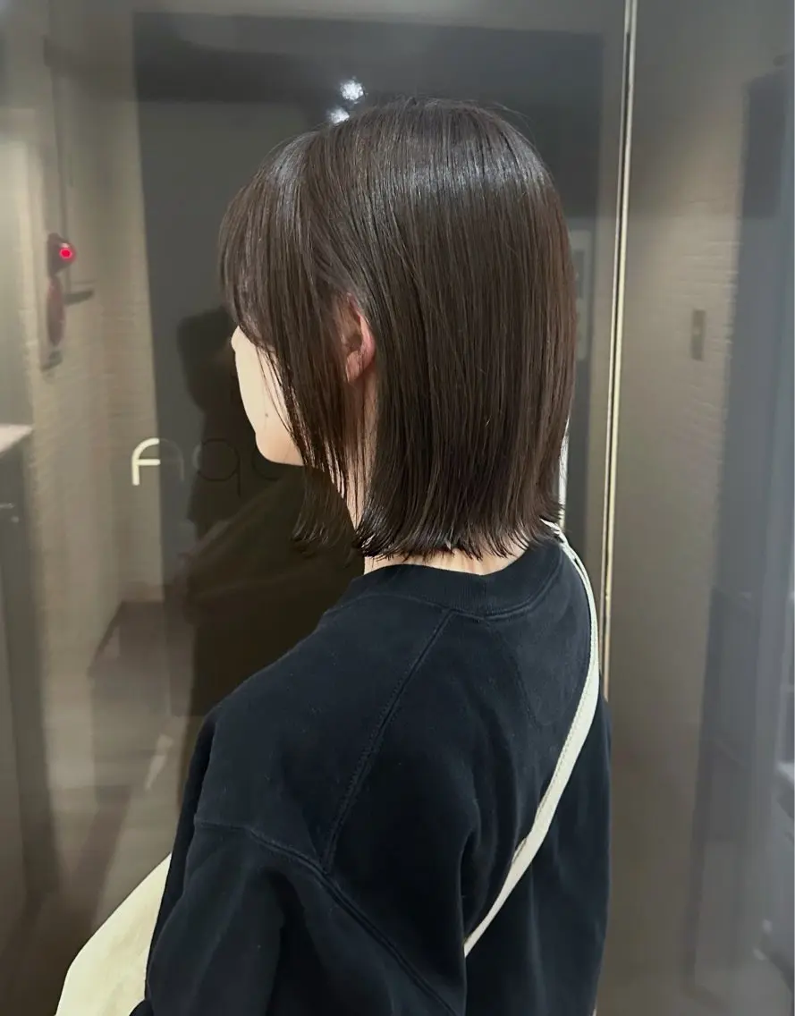 ミディアム 外ハネヘア カット ヘアカラー トリートメント 山本 菜月のヘアスタイル