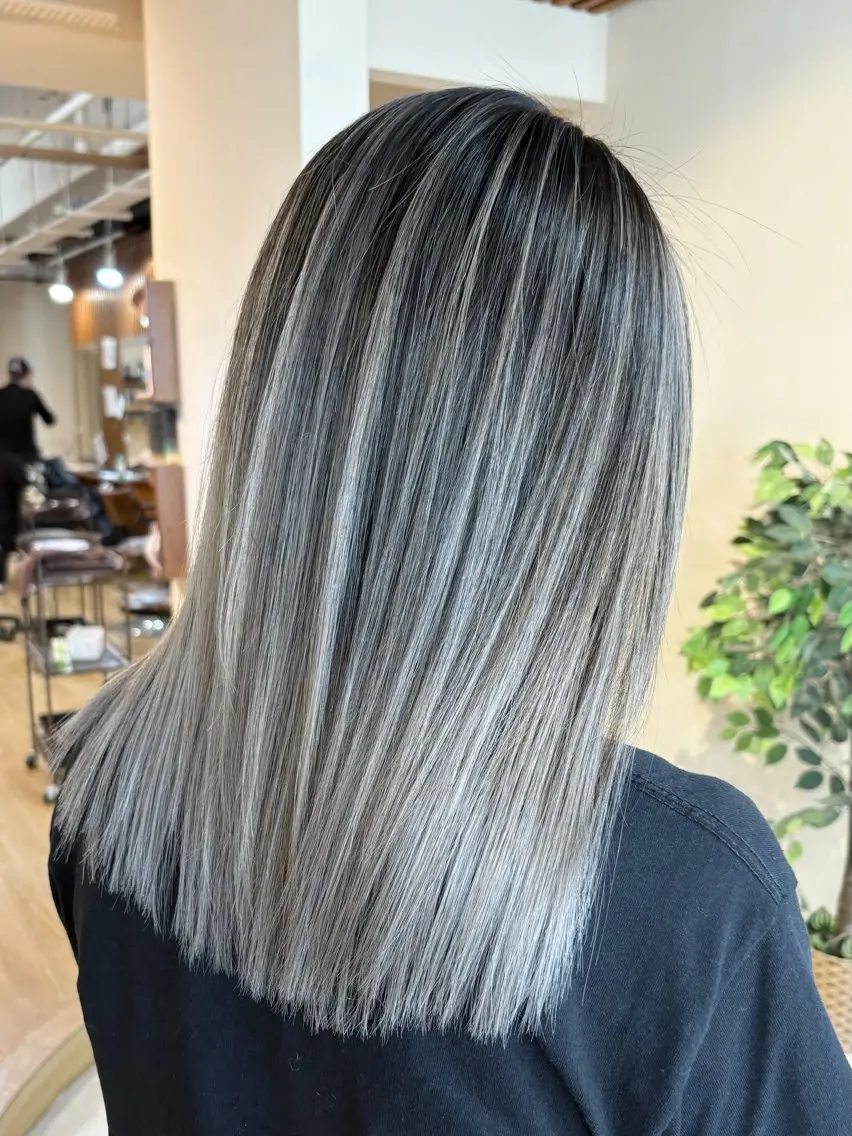 セミロング レイヤーカット 宮本 いぶきのヘアスタイル