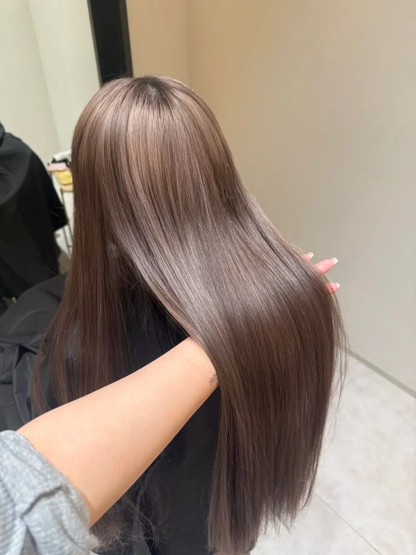 ロング カラー ベージュカラー yana /ブリーチモデルのヘアスタイル