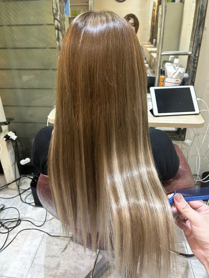 ロング カラー 佐伯 りょうのヘアスタイル