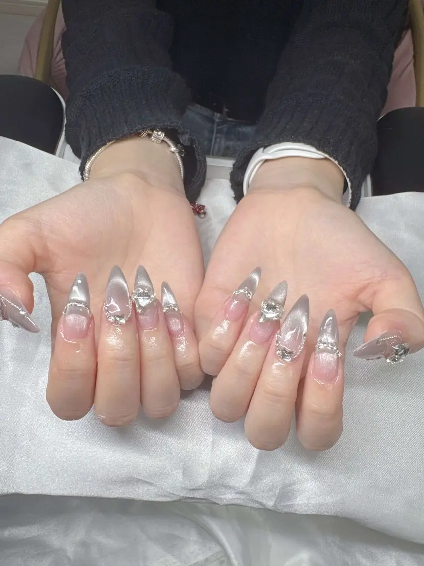 ネイル 長さ出し グラデーション 卒業式 キラキラネイル マグネットネイル Lee Nailsのネイルデザイン