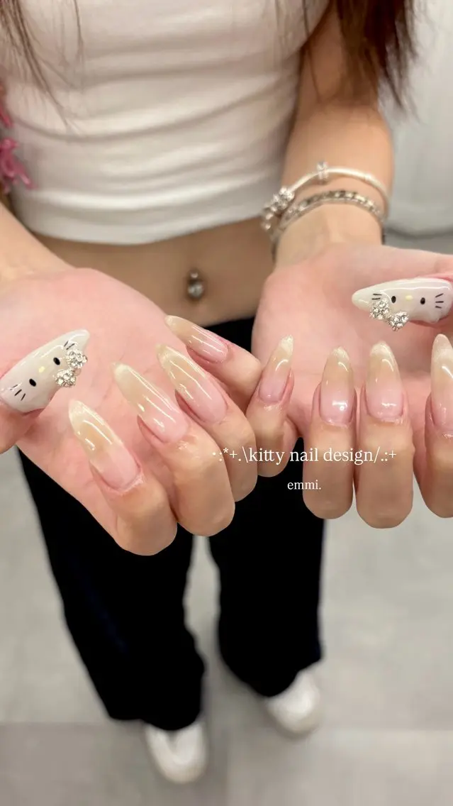 ネイル チークネイル フレンチネイル ガーリー グラデーション 氷ネイル・うるうるネイル ハンドネイル emmi nailのネイルデザイン