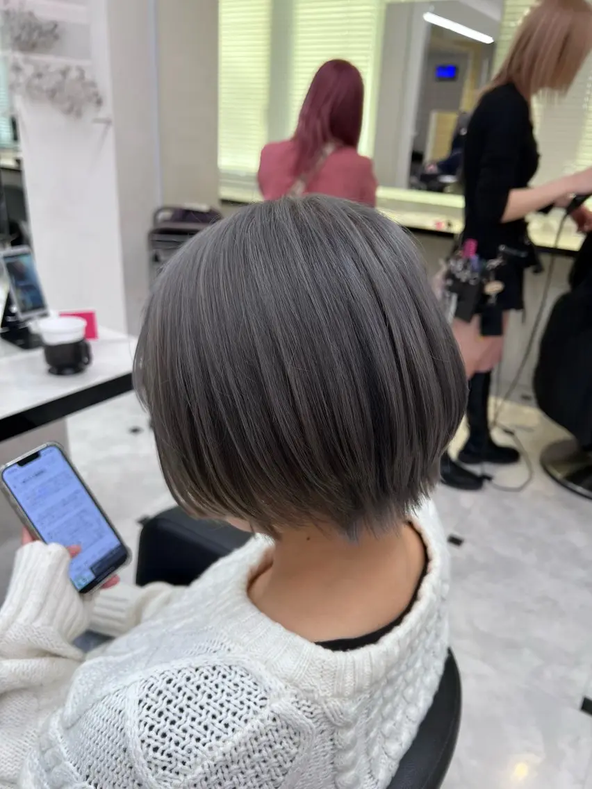 ショート カラー ヘアカラー 韓国ベージュ🏹 YUTOのヘアスタイル