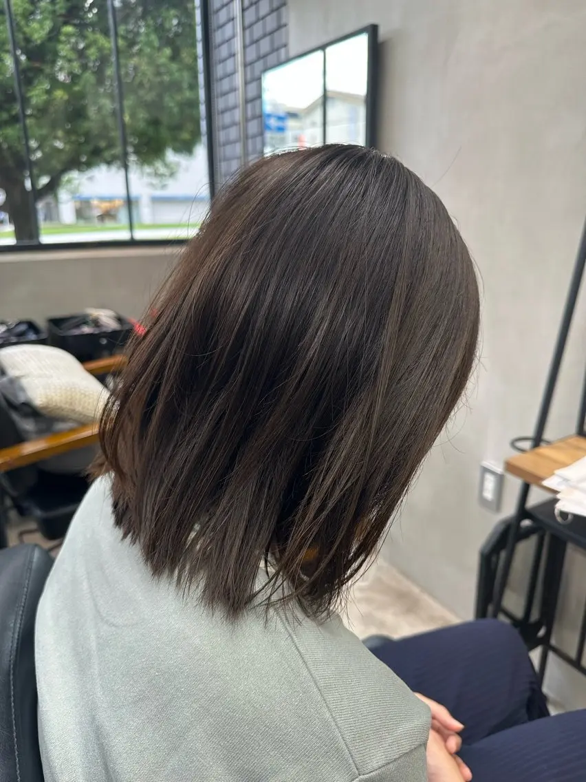 ミディアム カラー ベージュカラー オリーブベージュ ヘアカラー 巽 滉太のヘアスタイル