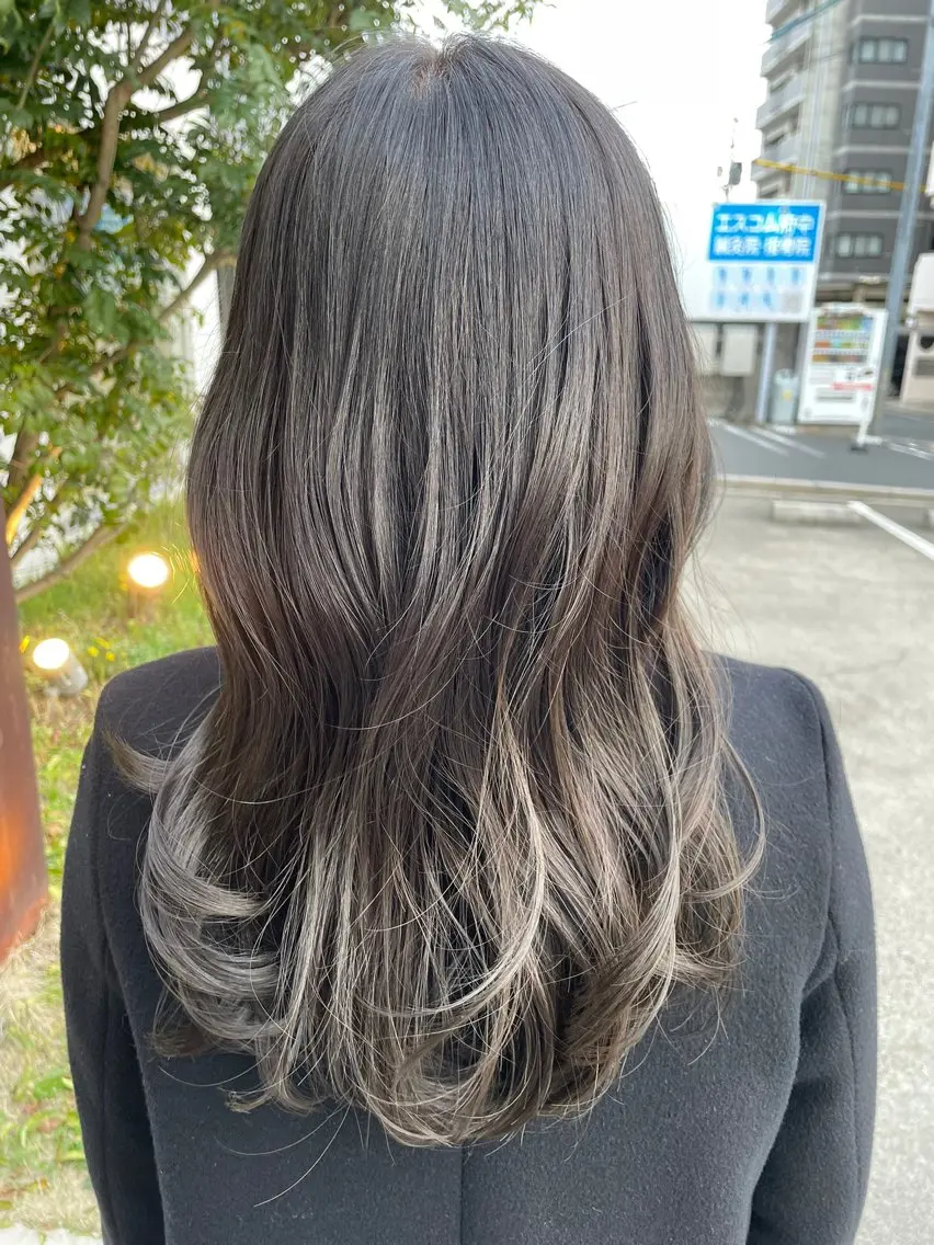 ロング カラー グレージュ オリーブグレージュ オリーブグレー 韓国風ヘア WISTARIA FIELD坂本結希奈のヘアスタイル