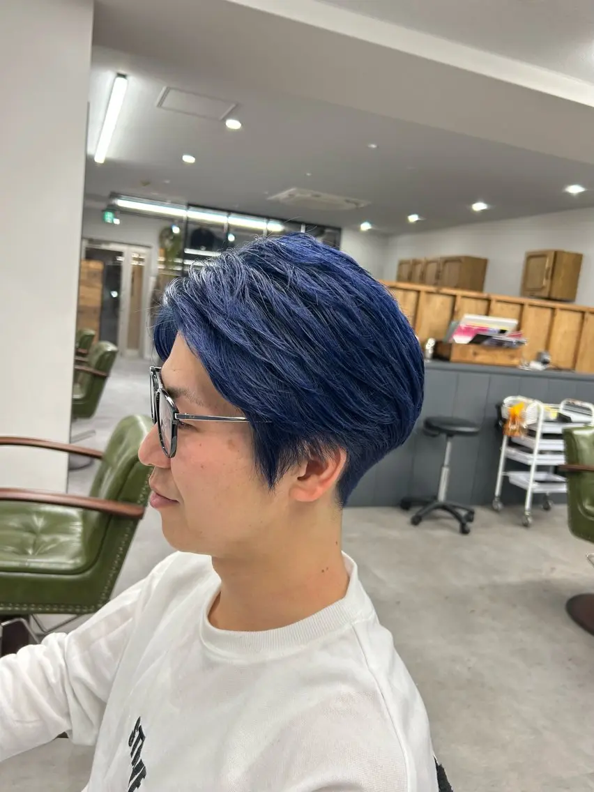 カラー メンズ ブルーカラー カット ヘアカラー SHAFT Ieiriのヘアスタイル