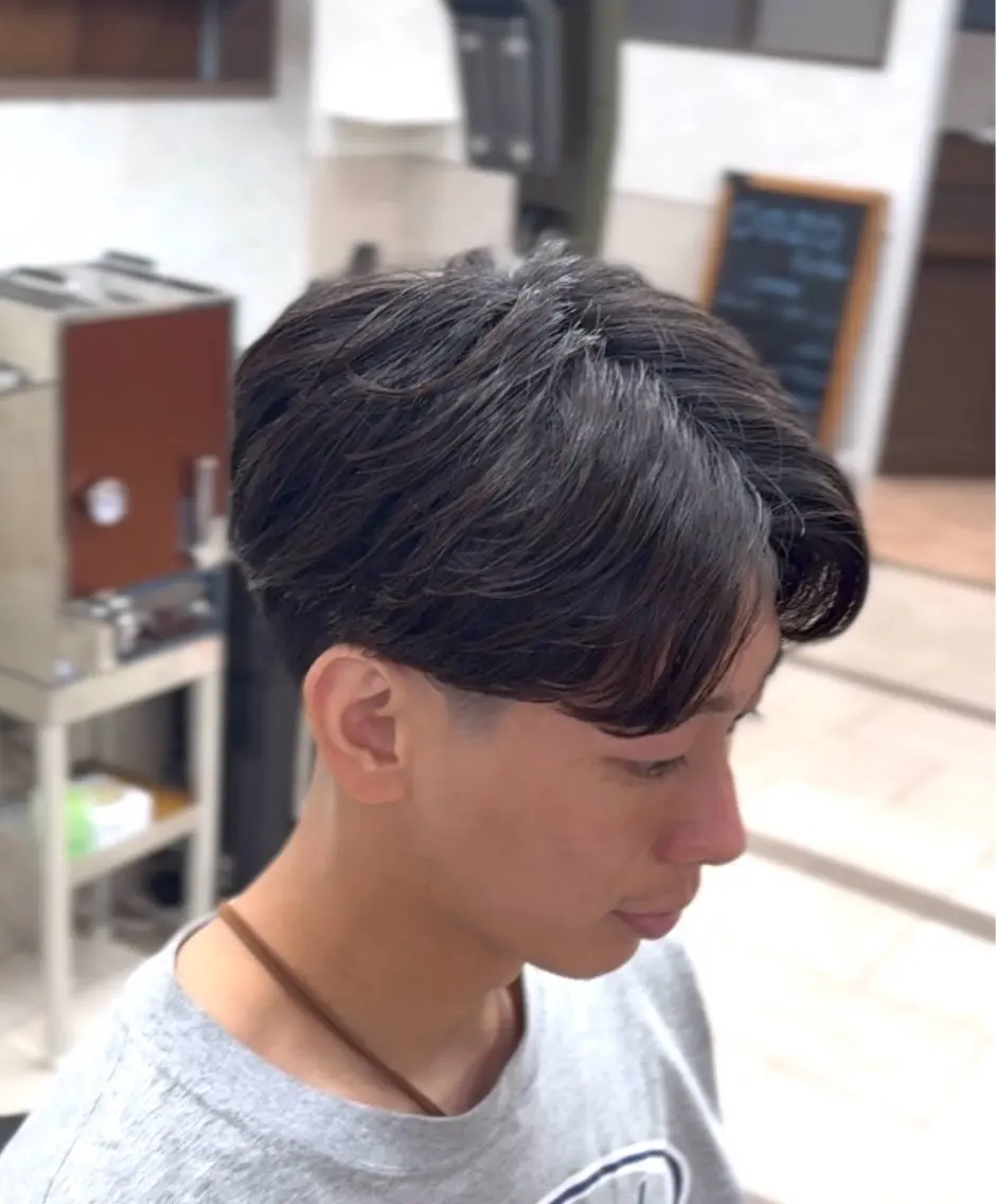 ショート パーマ メンズ センターパート フェードカット メンズパーマ ニュアンスパーマ フルハタヒロト 六本木理容師のヘアスタイル