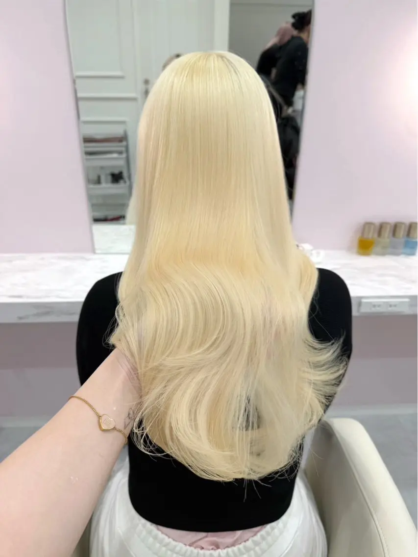 ロング カラー ブリーチ 透明感カラー ハイトーンカラー ヘアカラー ハイトーンカラー💞 くるみ🎀のヘアスタイル