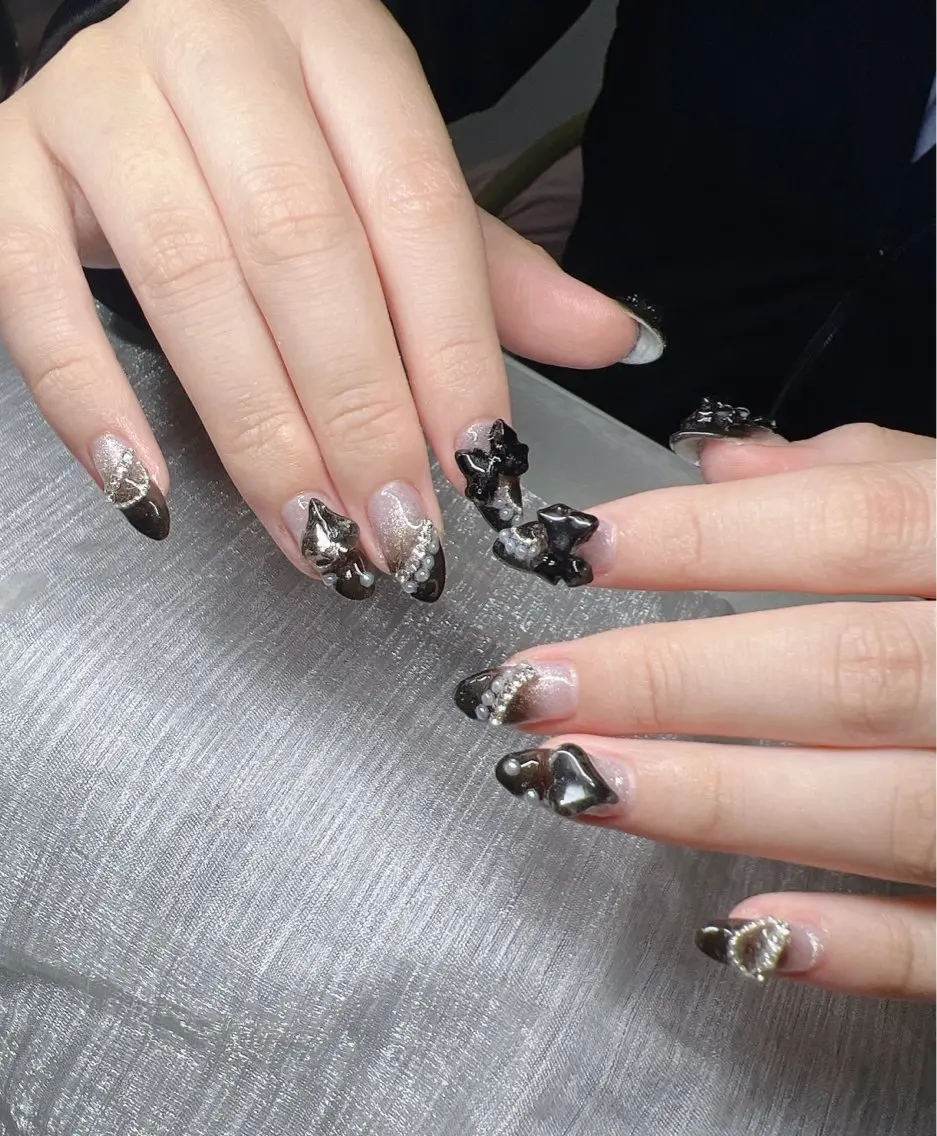 ネイル 長さ出し グラデーション キラキラネイル マグネットネイル ニュアンスネイル ハンドネイル Lee Nailsのネイルデザイン
