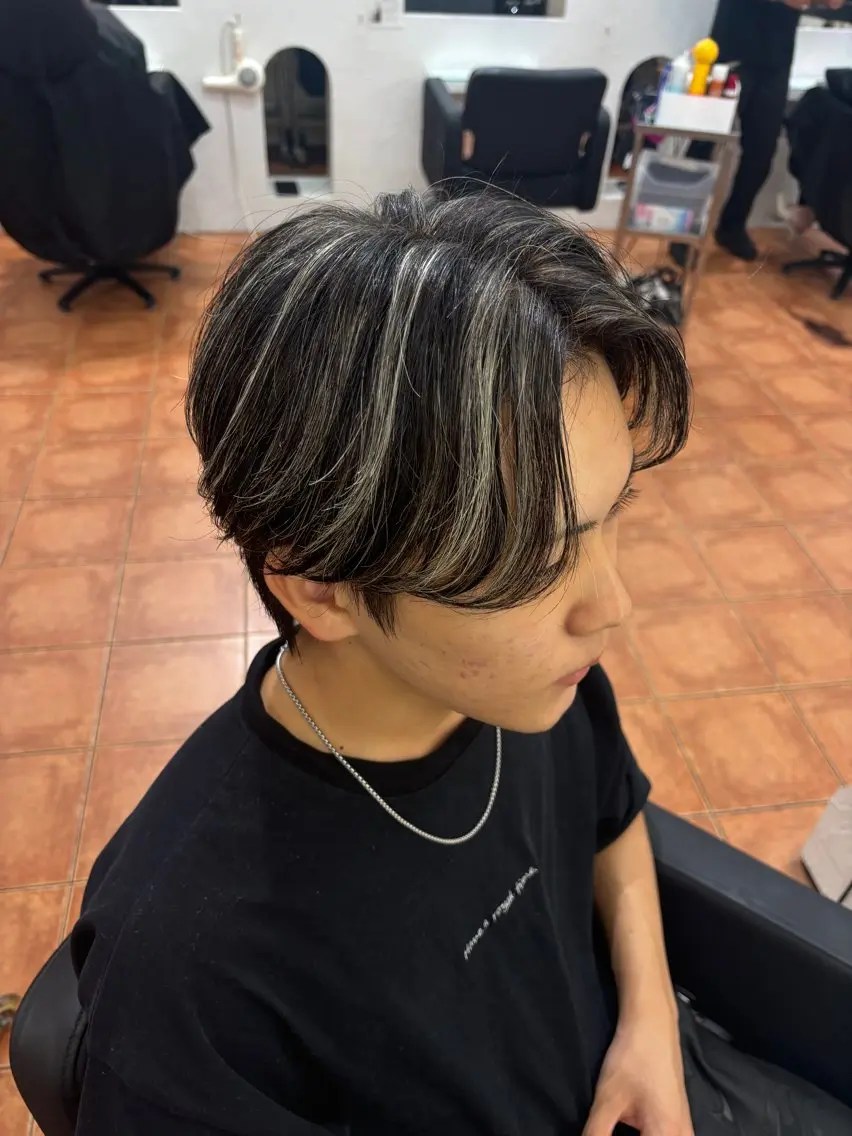 カラー メンズ センターパート メンズメッシュ 黒髪 メッシュ メンズ特化型美容師 ‪‪★あおいのヘアスタイル