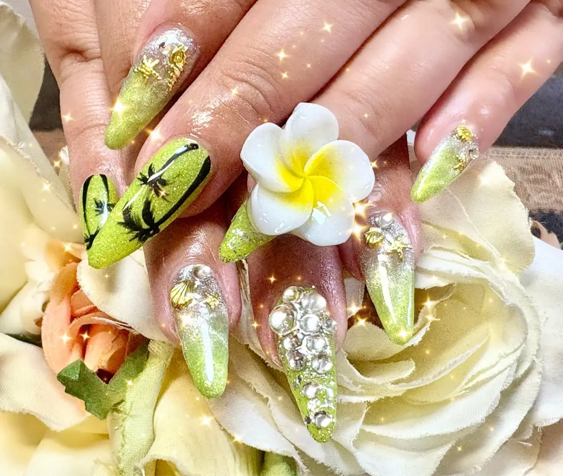 セミロング サロンドラフィーユ LAFEUILLEのネイルデザイン