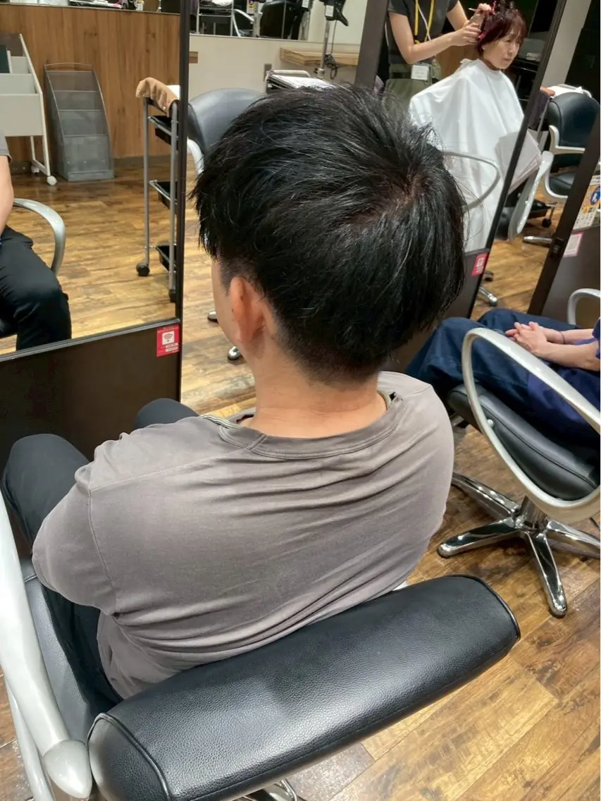 カラー 黒髪 ブルーカラー ブルーブラック 平尾 悠樹のヘアスタイル