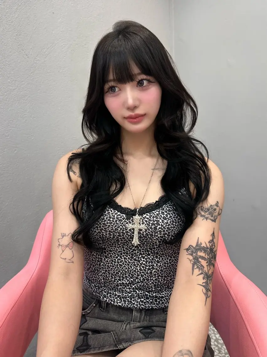 ロング カラー 透明感カラー カット ヘアカラー 𝑴𝑶𝑲𝑨渋谷 トレンド韓国ヘア🩷のヘアスタイル