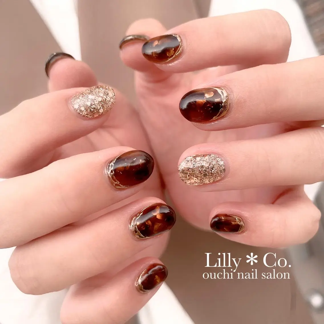 ネイル べっ甲ネイル ゴールド ハンドネイル ハンドケア Lilly Co.のネイルデザイン