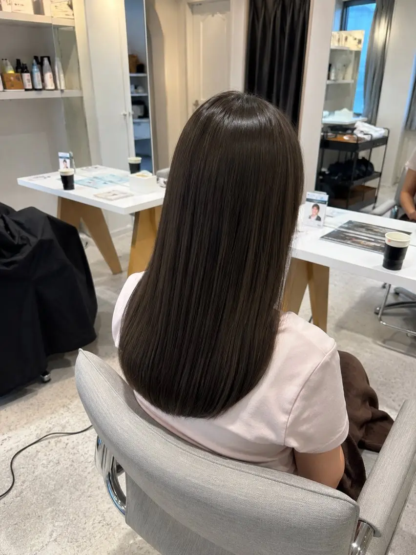 セミロング カット ヘアカラー 安田 妃良のヘアスタイル