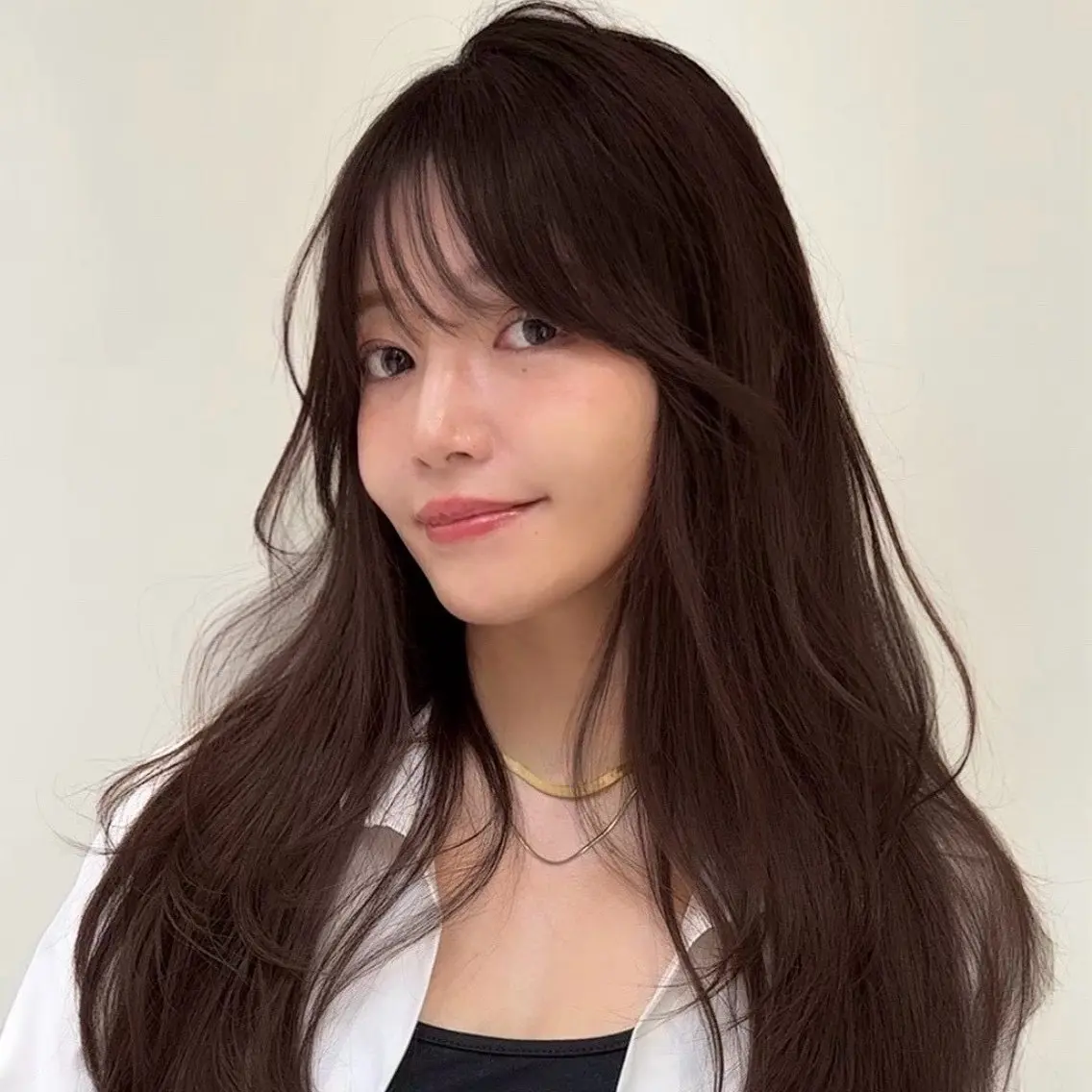 セミロング カラー ヘアアレンジ 内大久保 列夏のヘアスタイル