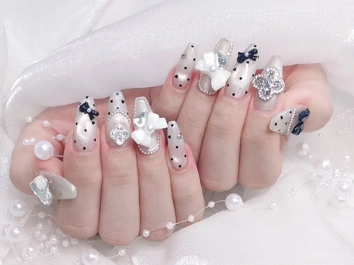 ネイル 長さ出し ジェルネイル キラキラネイル ラメ(グリッター) ニュアンスネイル Chouette Nailのネイルデザイン