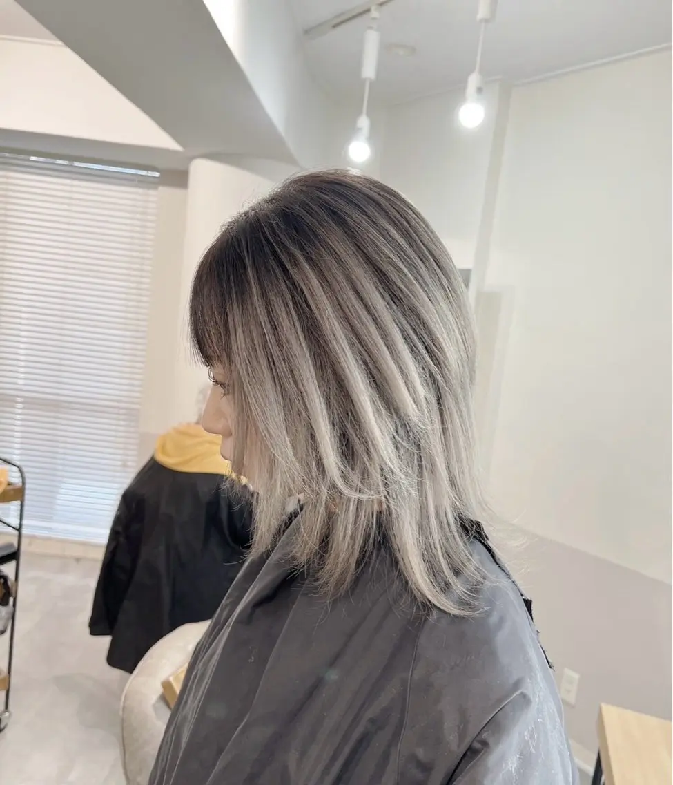 ミディアム カラー バレイヤージュ グレージュ レイヤーカット 指名数No.1 /NAOYAのヘアスタイル