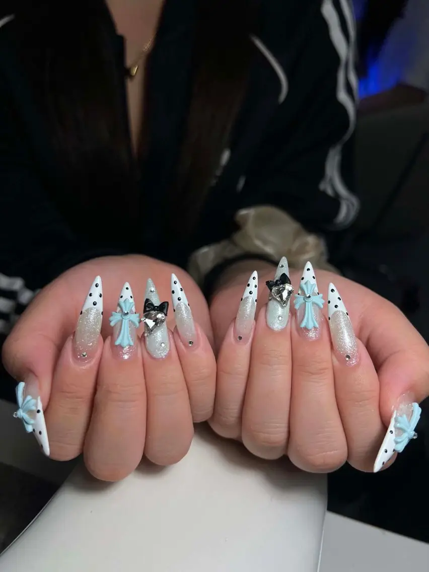 ネイル アートネイル ボルドー フレンチネイル ジェルネイル 氷ネイル・うるうるネイル ハンドネイル Julie Nail Rinのネイルデザイン