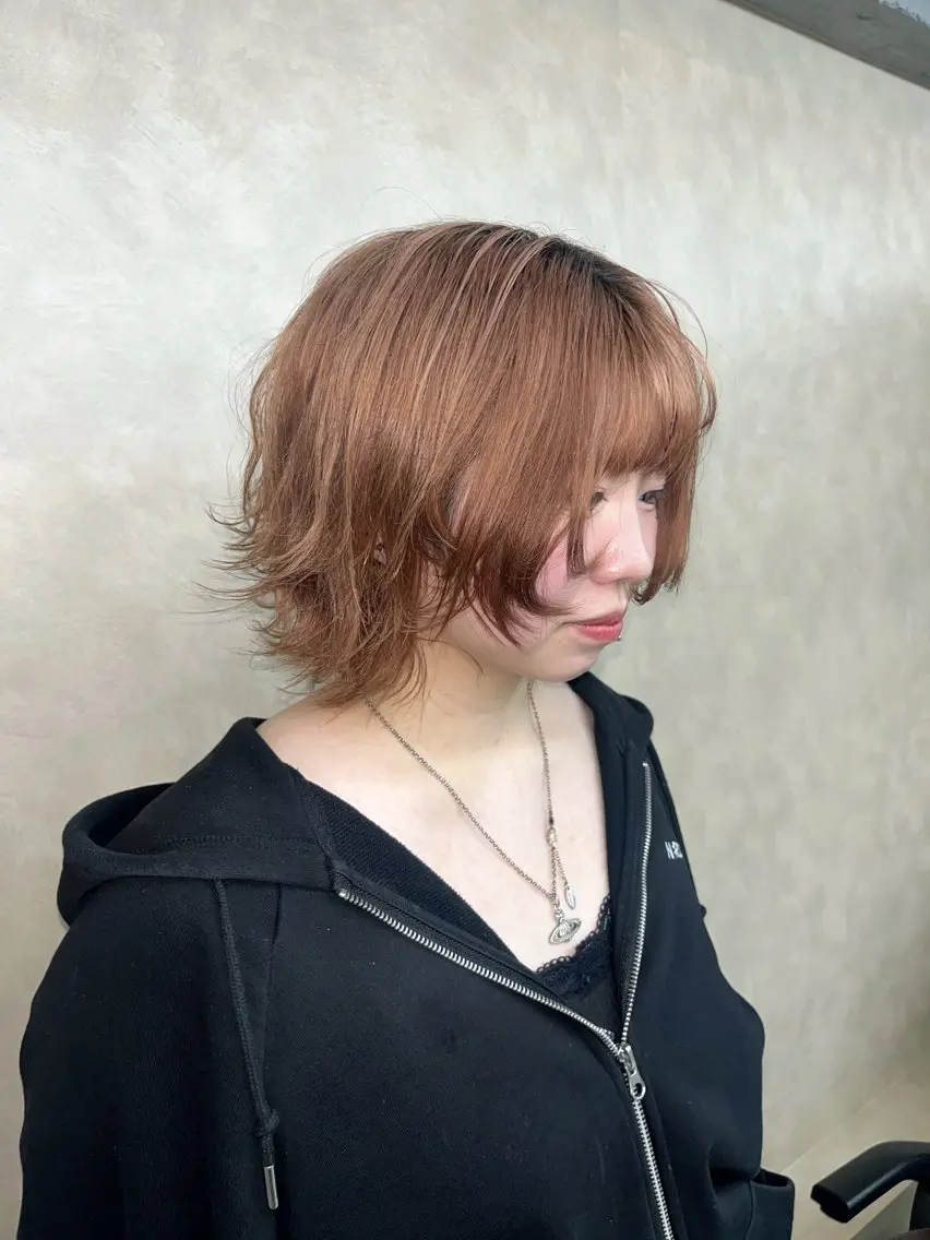 ミディアム カラー ✩.*Aise⟡.· 艶カラー🐈‍⬛🩶のヘアスタイル