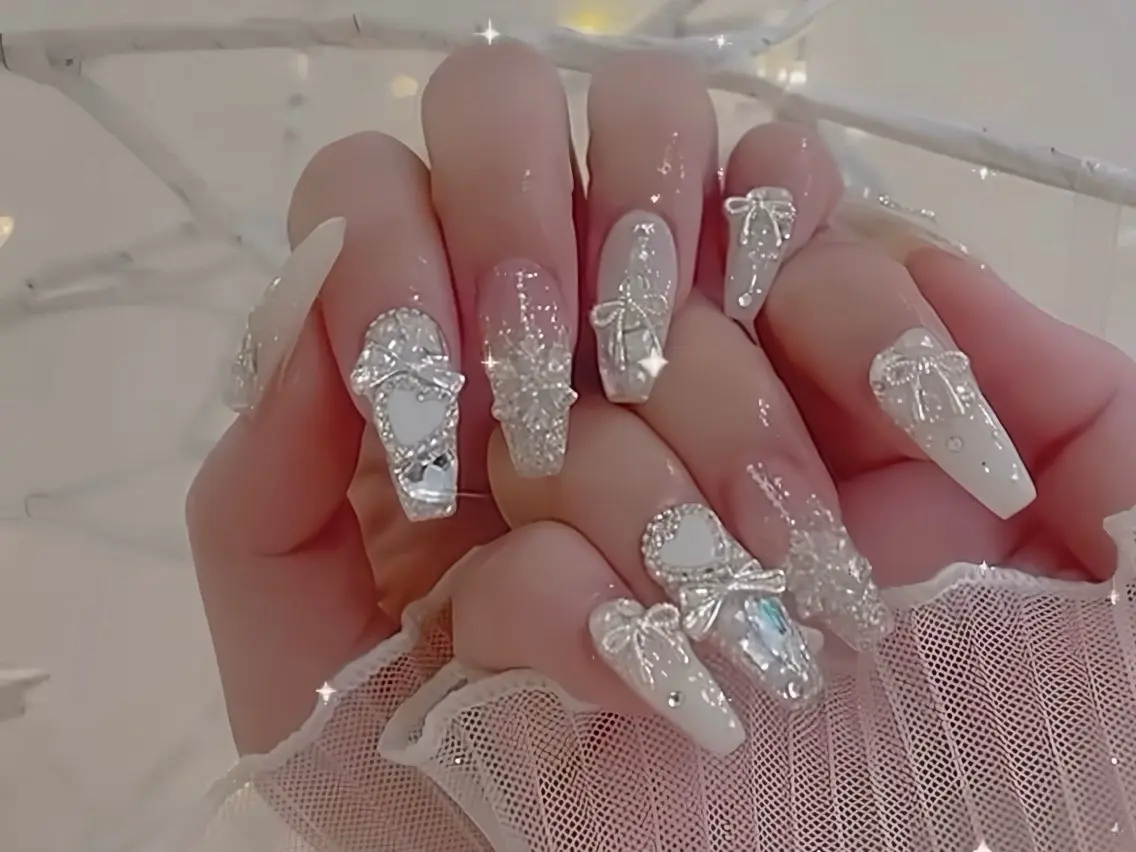 ネイル オーロラネイル チークネイル 桜ネイル クリアネイル ドット ハンドネイル Rin Nail 新大久保店のネイルデザイン