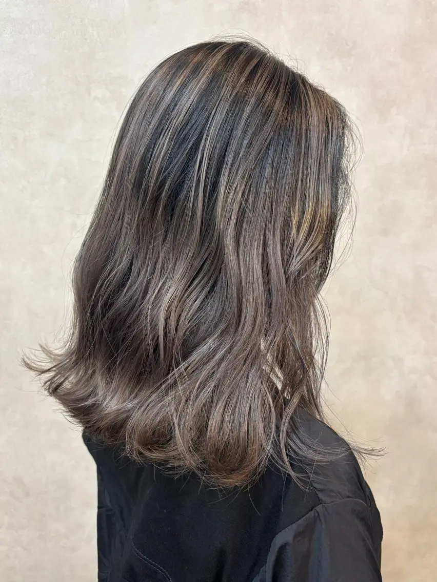 ミディアム カラー 【aini天王寺】 𝐚𝐢𝐫𝐢✂︎のヘアスタイル