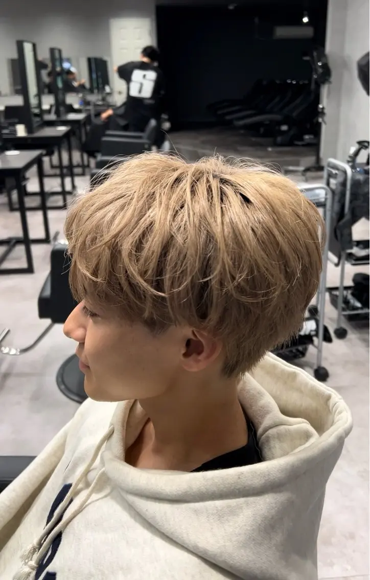 カラー メンズ メンズブリーチ ベージュカラー ブリーチ ミルクティーベージュ ヘアカラー 長谷川 慈英のヘアスタイル