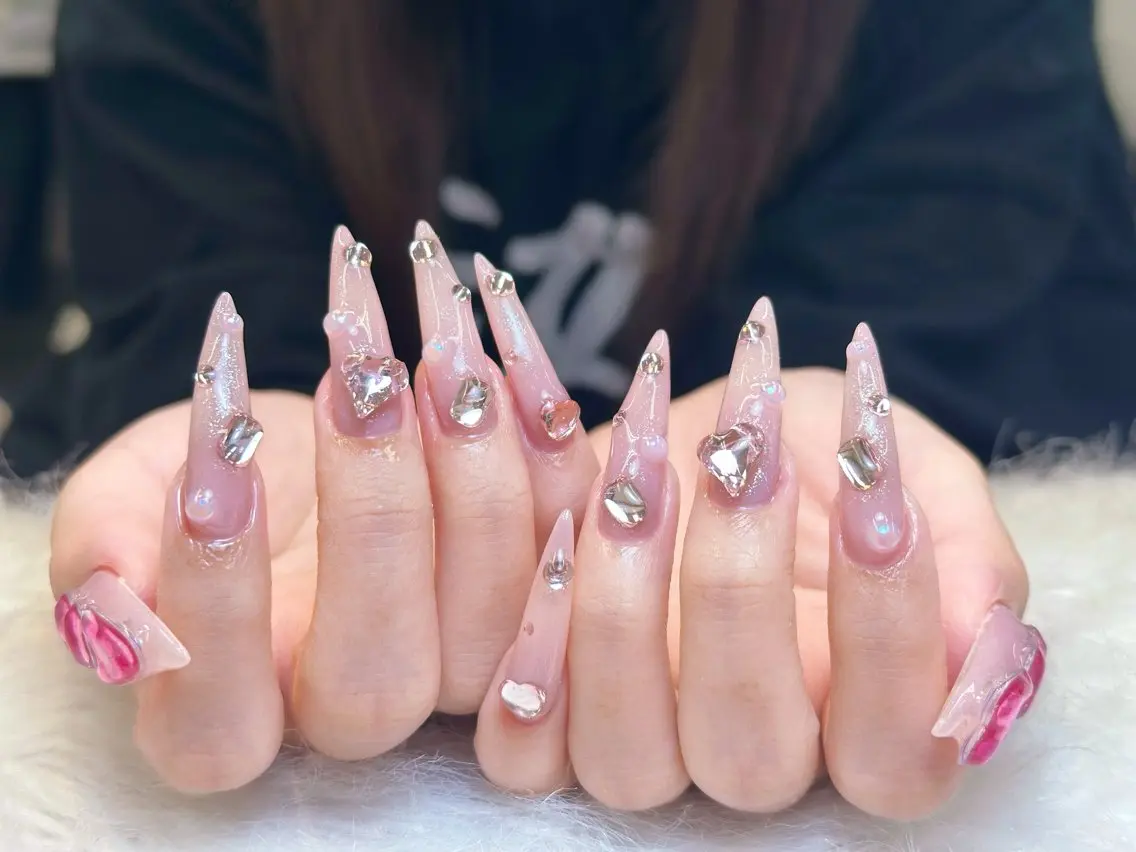 ネイル チークネイル ドット フレンチネイル グラデーション 韓国ネイル ハンドネイル Lisa Nail Salonのネイルデザイン