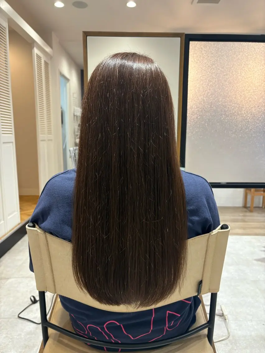 ミディアム（毛先1cm​〜​3cm)限定カット＋トリートメントの写真