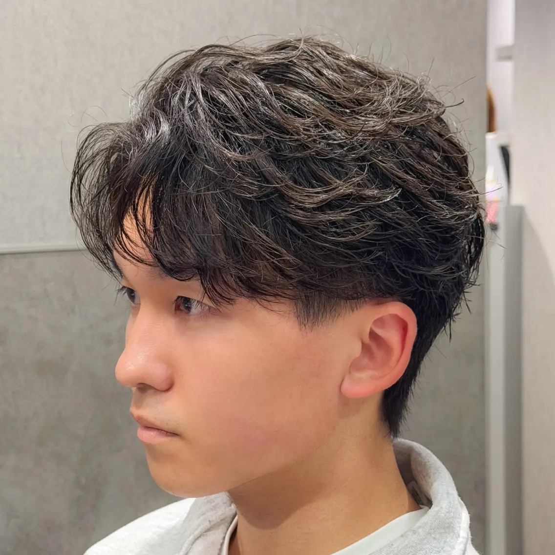 ショート パーマ メンズ フェザーパーマ メンズパーマ ショートヘア ニュアンスパーマ カット パーマ トリートメント フェザーパーマ職人 🪶ryosukeのヘアスタイル
