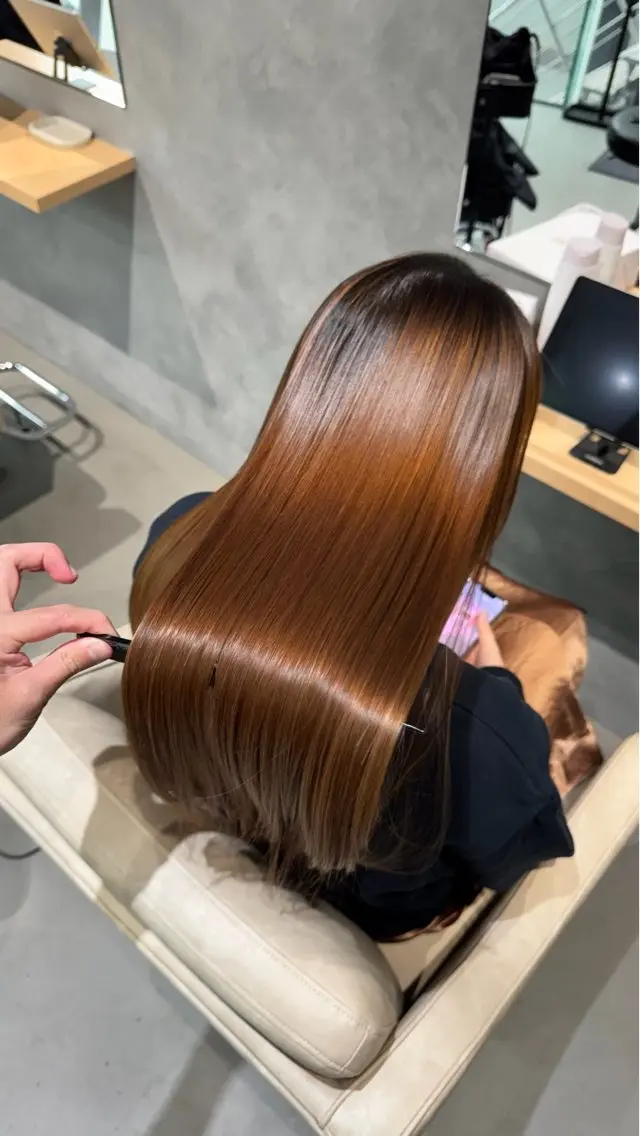 ロング ブリーチ縮毛矯正/ 複雑履歴🉑/タイチのヘアスタイル