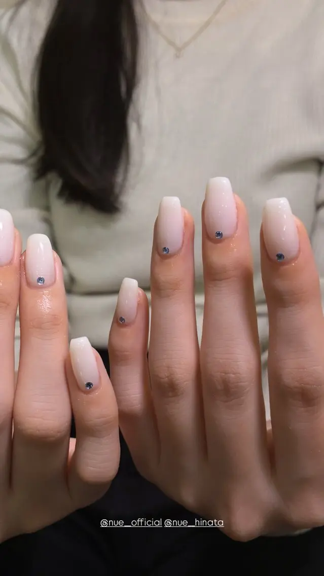 ネイル シンプルネイル ストーンネイル nue【ムー】 ひなたのネイルデザイン