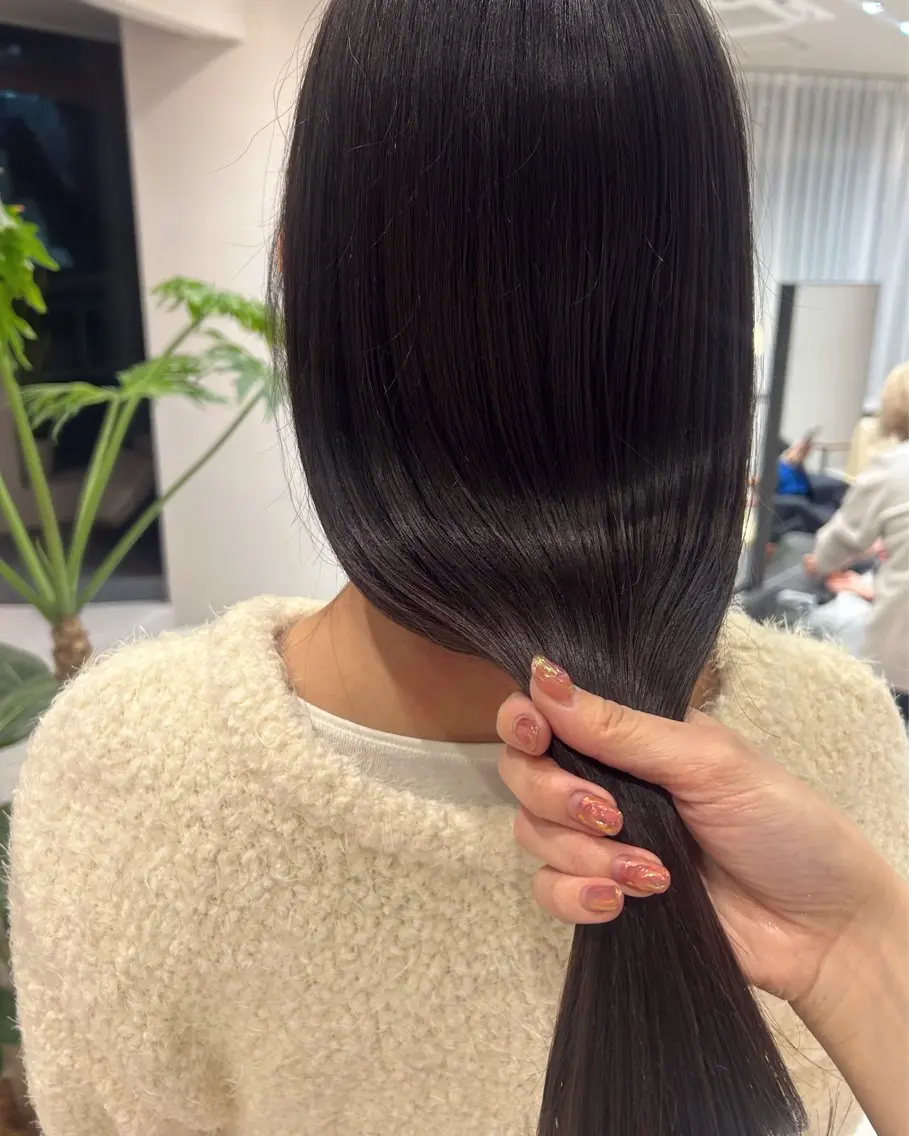ロング カラー グレージュ パープルカラー 浅倉栞 /透明感カラーのヘアスタイル