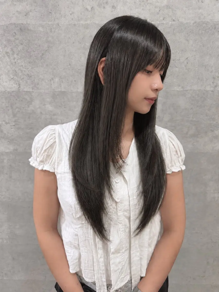 ロング カラー グレージュ オリーブグレージュ オリーブグレー トリートメント カット ヘアカラー トリートメント ヘッドスパ Grow by NYNY 打越裕樹のヘアスタイル