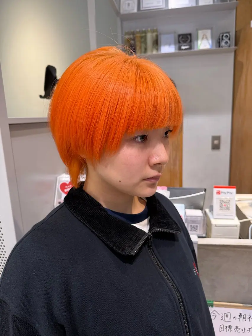ショート カラー ブリーチ 透明感カラー オレンジ ヘアカラー 辻岡 悠稀のヘアスタイル