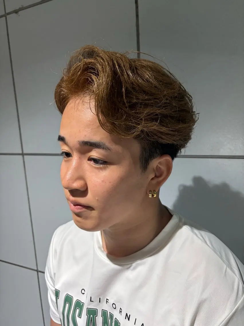 ロング カラー ブラウンカラー ハイトーンカラー 韓国風ヘア 眞鍋 瑠斗のヘアスタイル