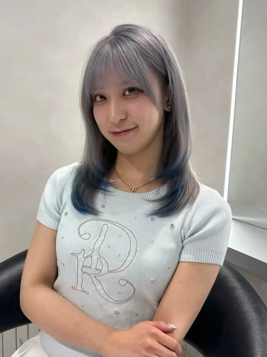 セミロング ヘアカラー トリートメント 上品ハイトーン×艶 カラー🤍／ふうかのヘアスタイル