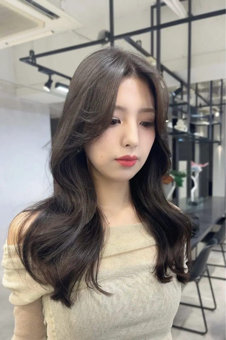 ロング カラー ヘアアレンジ 透明感カラー グレージュ くびれヘア 韓国風ヘア ヘアカラー ハイトーンモデル募集 / Ayaka🎀のヘアスタイル
