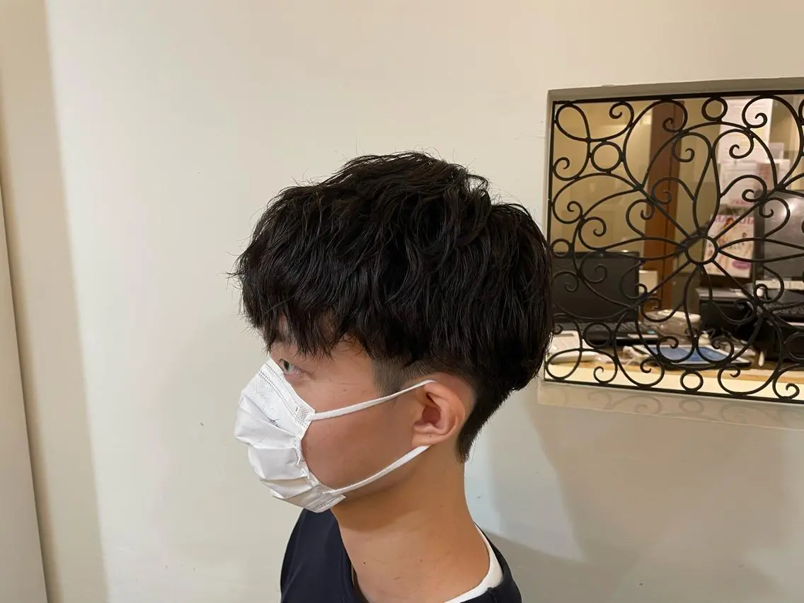 ショート パーマ メンズ マッシュ メンズパーマ スパイラルパーマ 西宮ハイトーンカラー ひらり💜のヘアスタイル