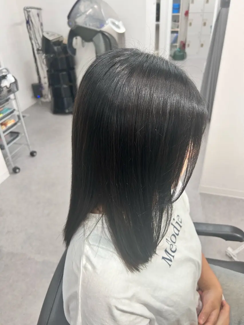 カラー 黒髪 ブルーカラー ブルーブラック ヘアカラー トリートメント ambiance コゴミのヘアスタイル