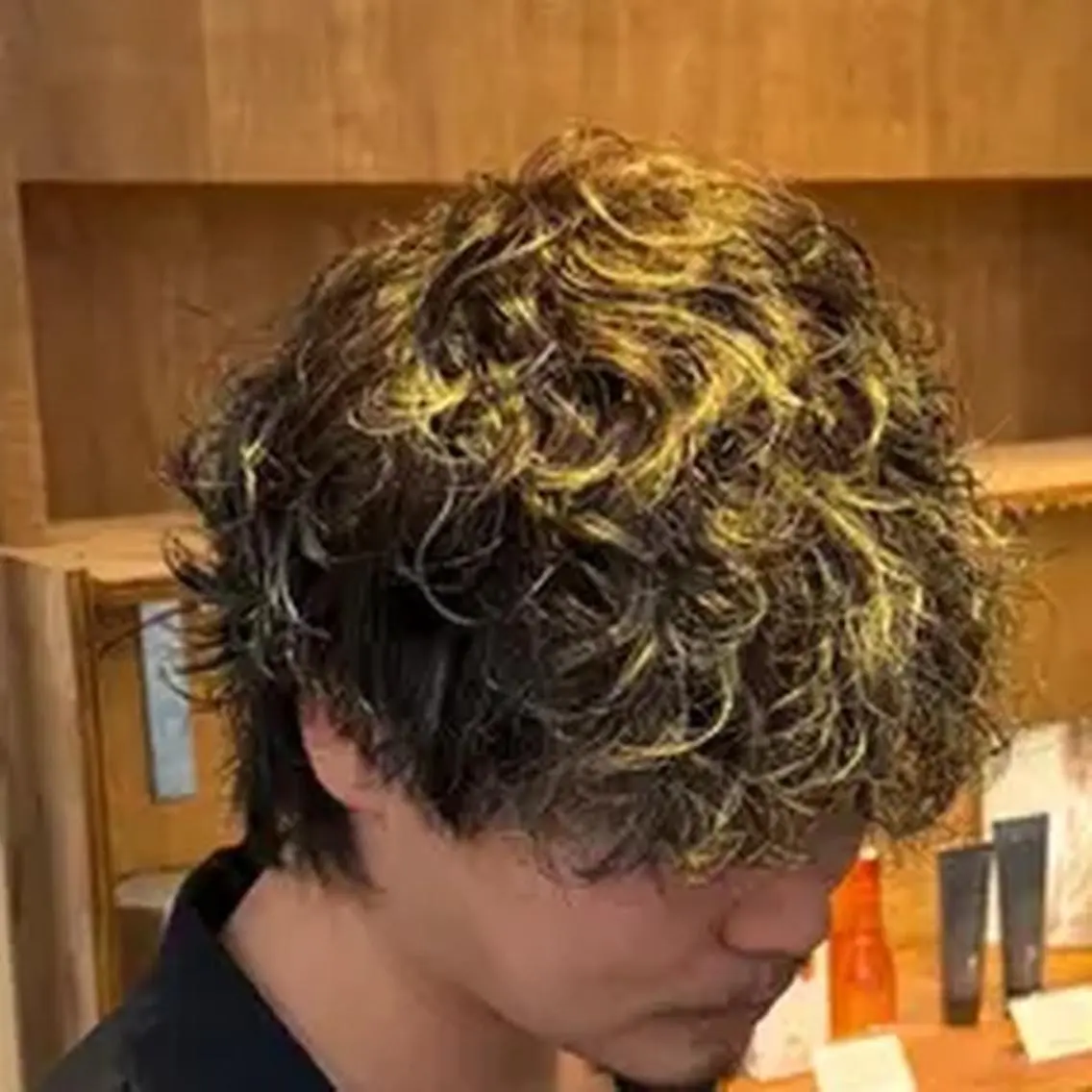 メンズ パーマ カラー メンズハイライト メンズパーマ ハイライトカラー 🫧 池袋cielo アヤネ 🩰のヘアスタイル